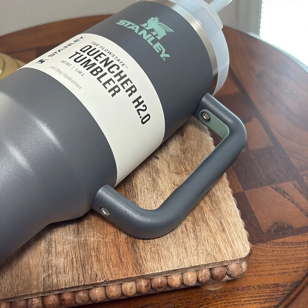 40 oz Stanley Quencher H20 tumbler - Picture 5 of 6